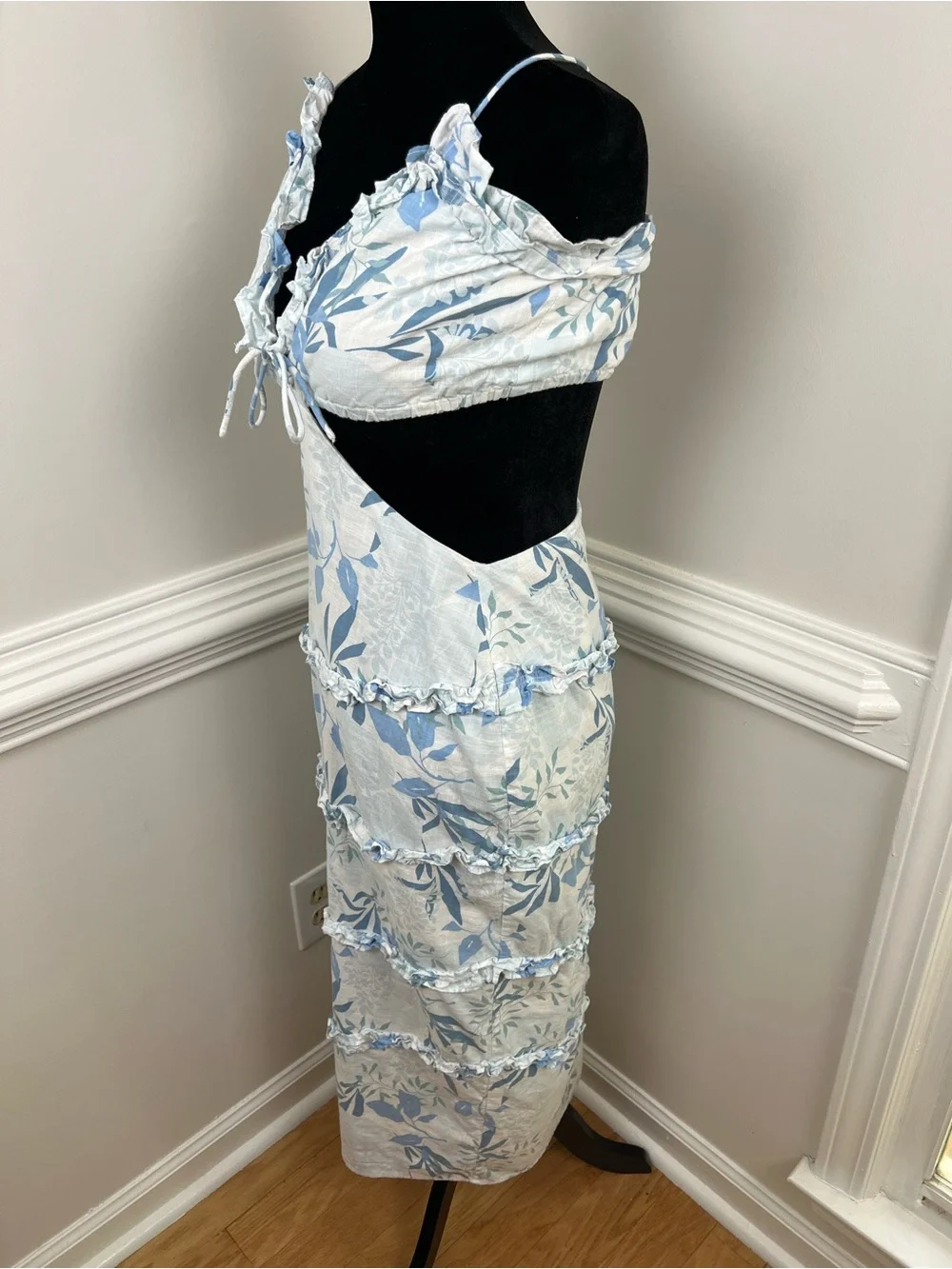 SABO SKIRT Jaida Blue Floral Midi Dress with Cutout Ruffle - 100% Cotton - Picture 8 of 12